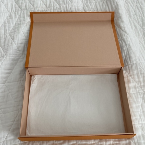 Louis Vuitton magnetic closure authentic from store storage box. 12 in X 8 in - Picture 6 of 8